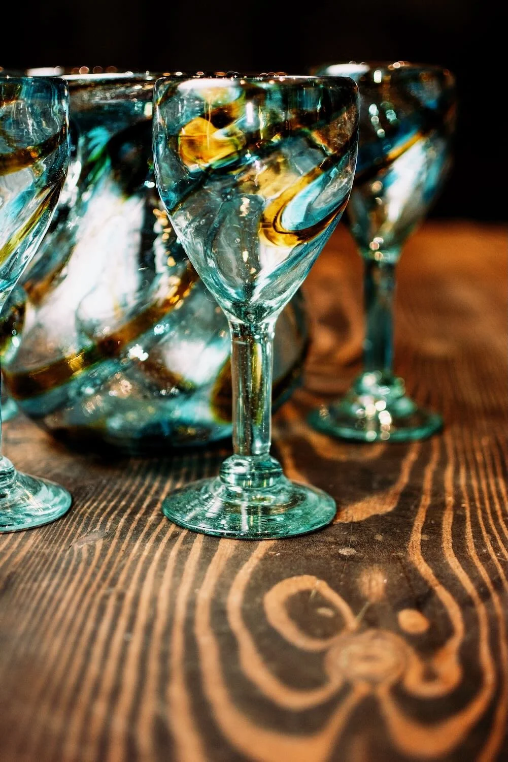 Turquesa y Oro Handblown Pitcher and Wine Glass Set