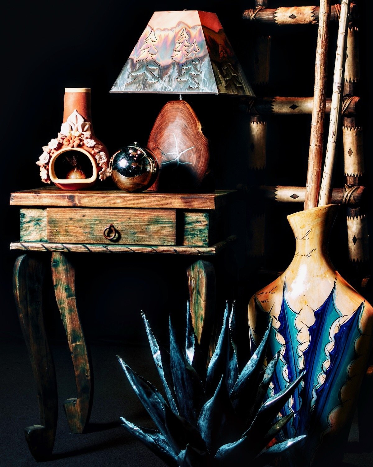 Mexican furniture and decor at Milagros Rústicos in Arizona.