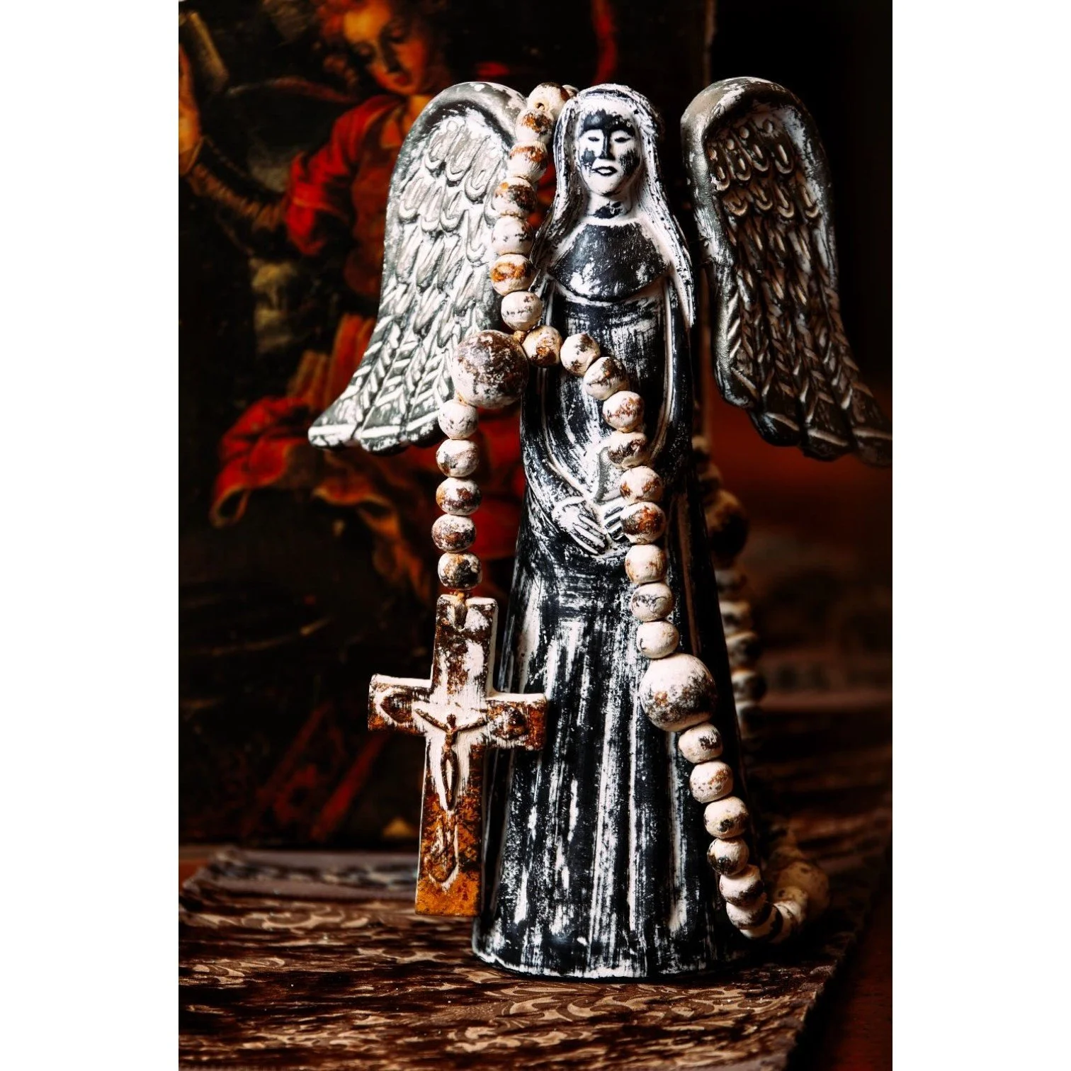 Handmade Angel y Corazón clay décor with distressed silver and white finish crafted in Mexico.