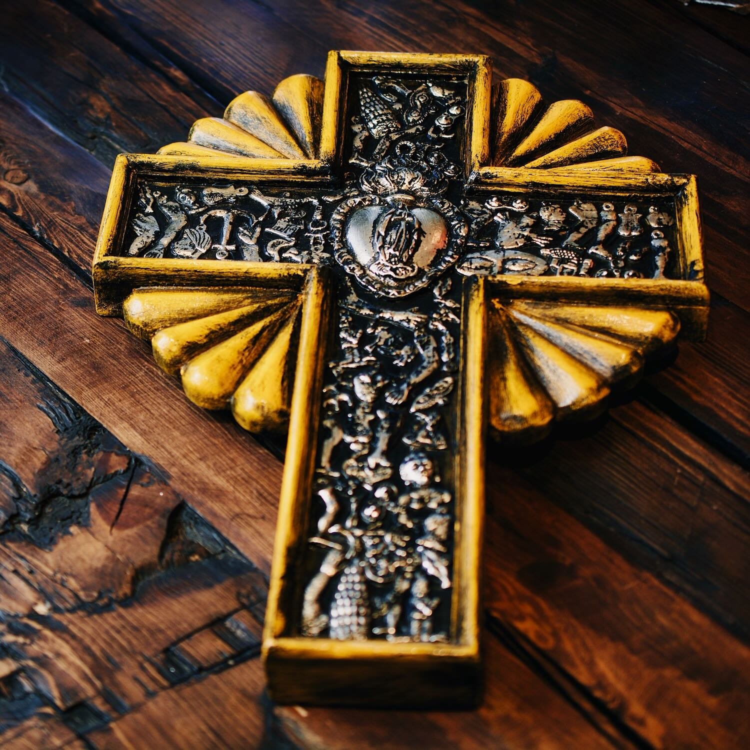 Cruz de Guadalupe Amarilla