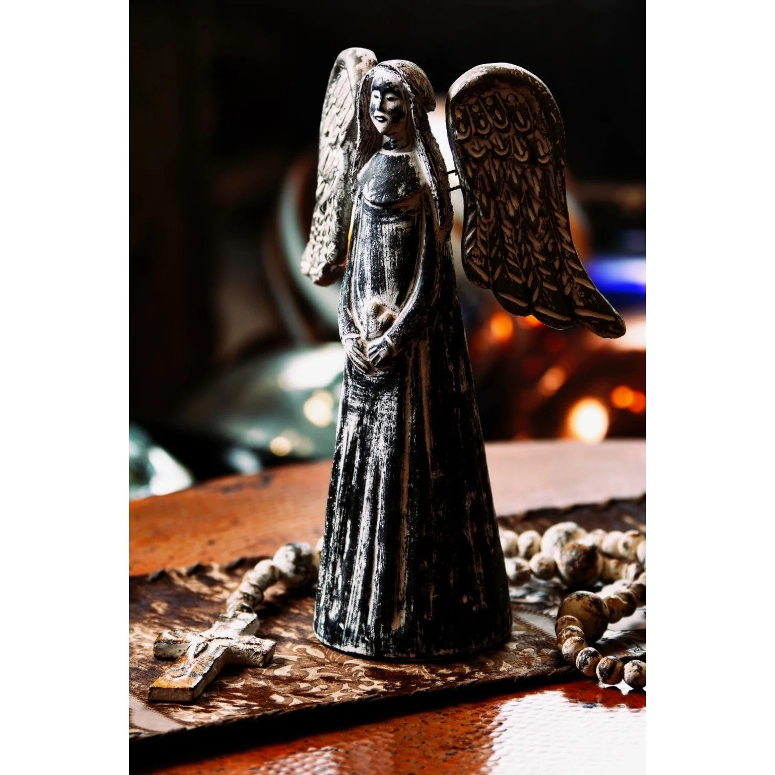 Handmade Angel y Corazón clay décor with distressed silver and white finish crafted in Mexico.
