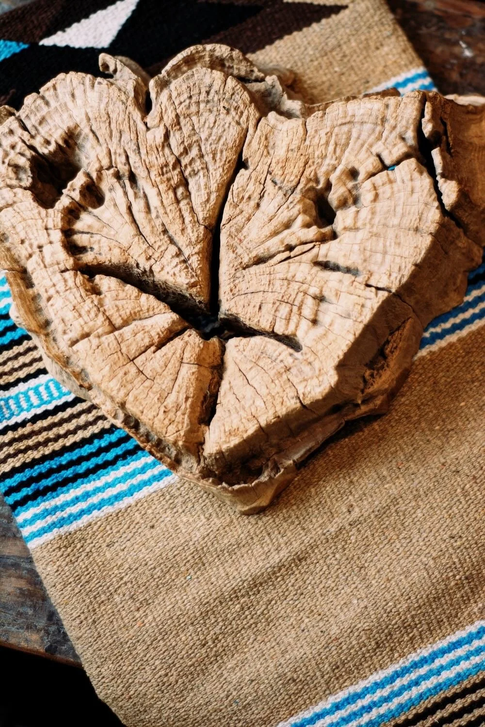 Handmade Teakwood Corazón – Authentic Wood Art. 16" hand-carved teakwood heart sculpture. Features a natural finish and built-in wall mount. Perfect for rustic or modern decor.