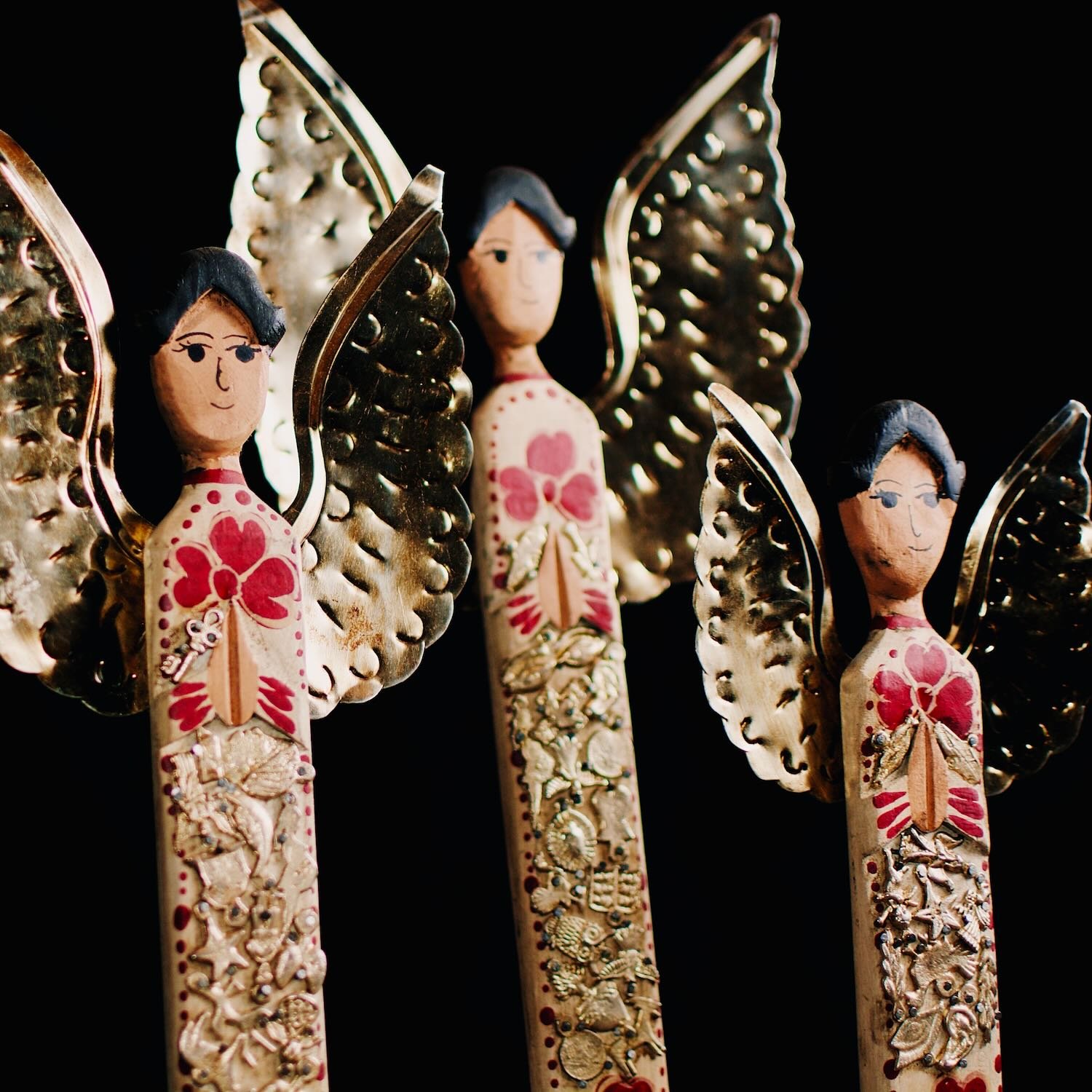 Kneeling Milagros Angels