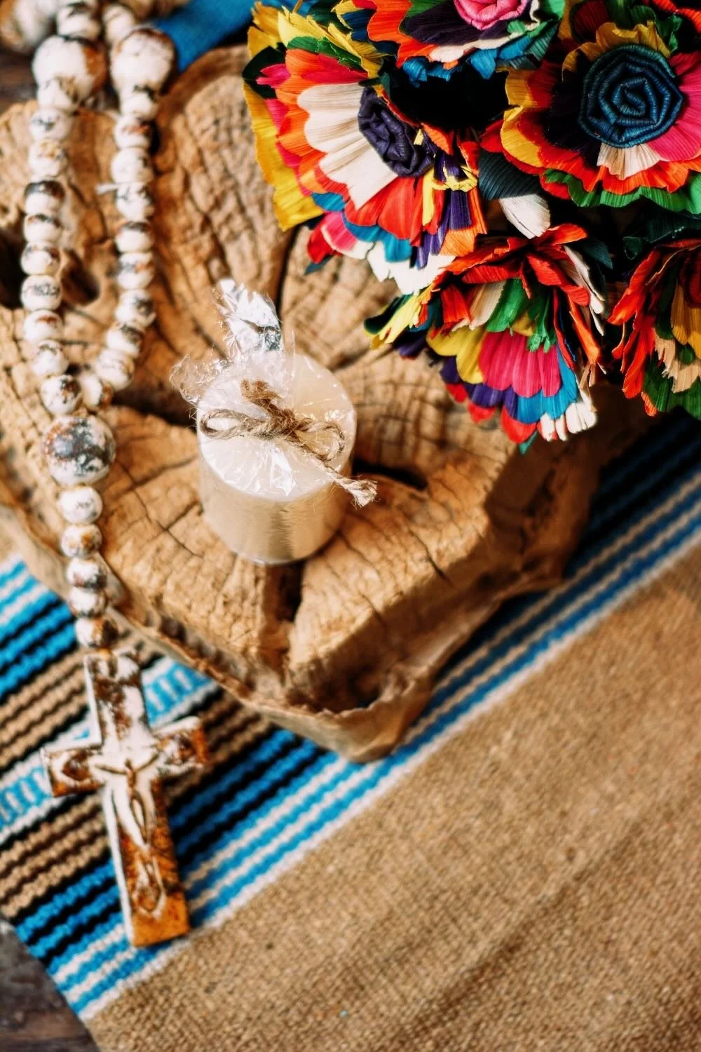 Handmade Teakwood Corazón – Authentic Wood Art. 16" hand-carved teakwood heart sculpture. Features a natural finish and built-in wall mount. Perfect for rustic or modern decor.