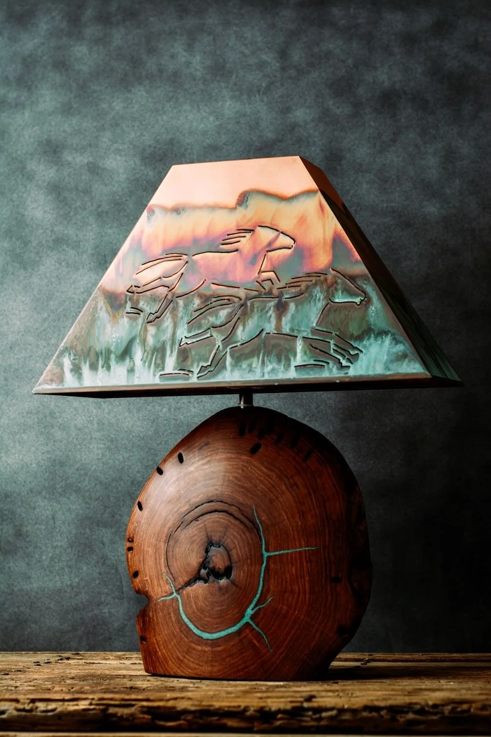 Mezquite y Cobre Table Lamp - Copper Horses Shade