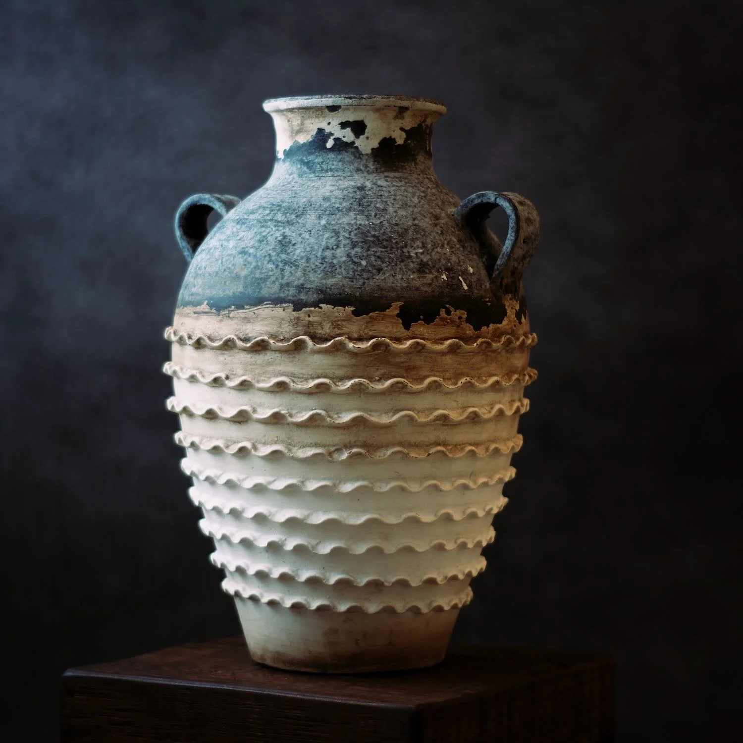 Clay Ruffle Vase - M