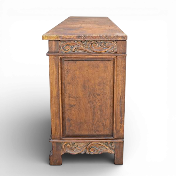 Las Cuevas Copper Buffet