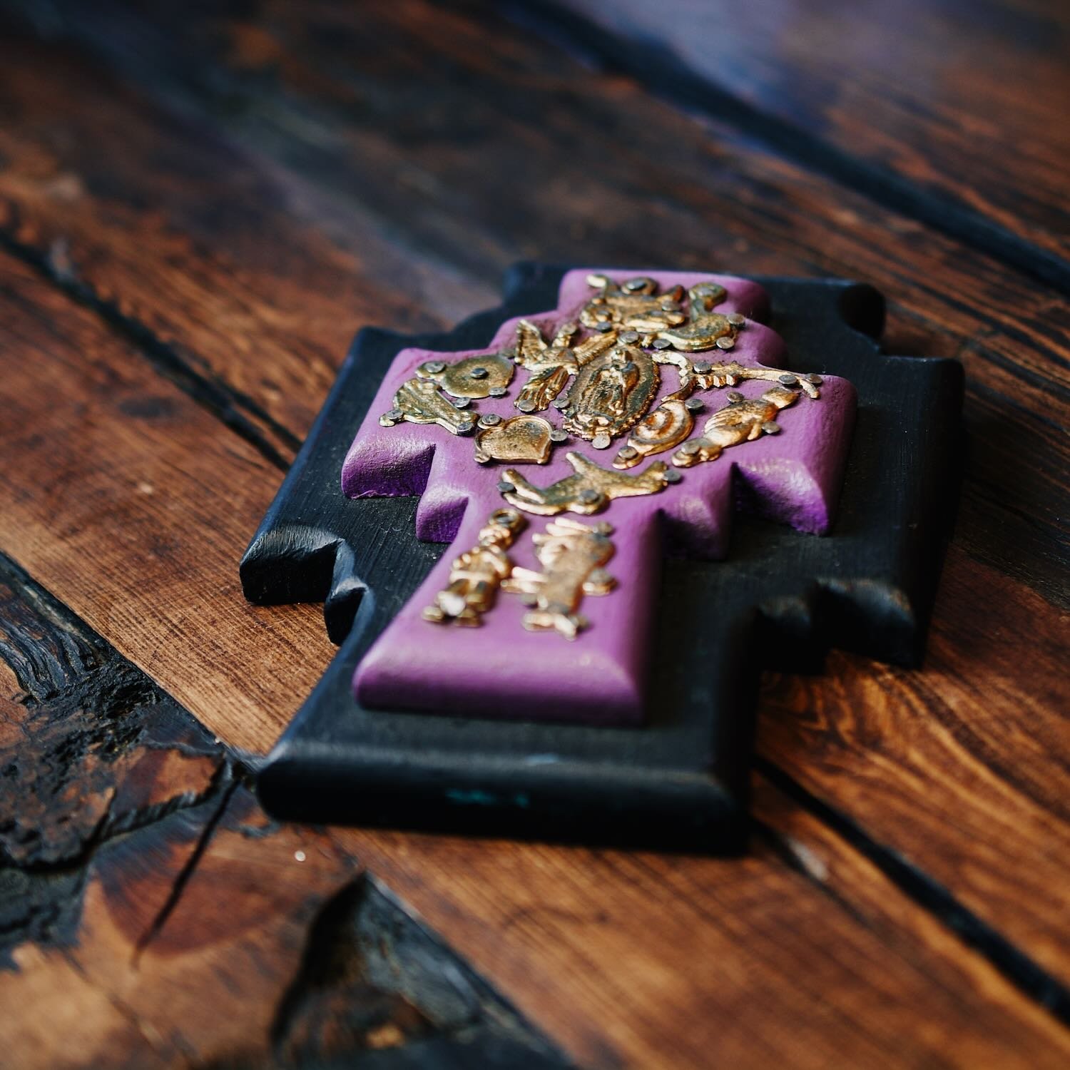Cruz con Milagros - Purple