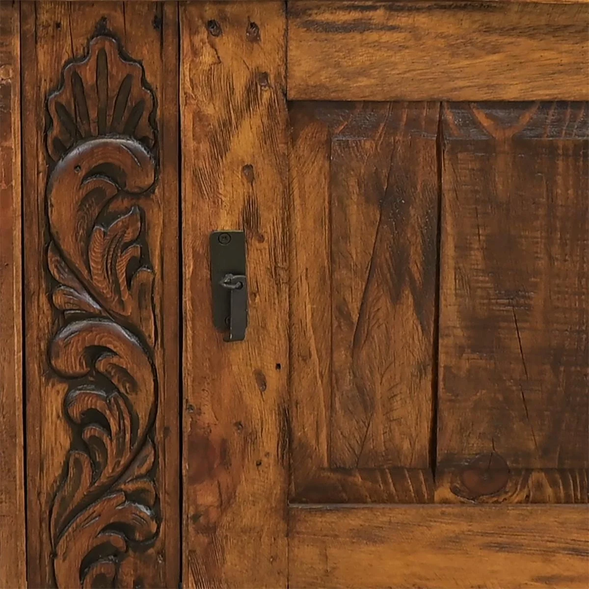 El Caballito Cabinet