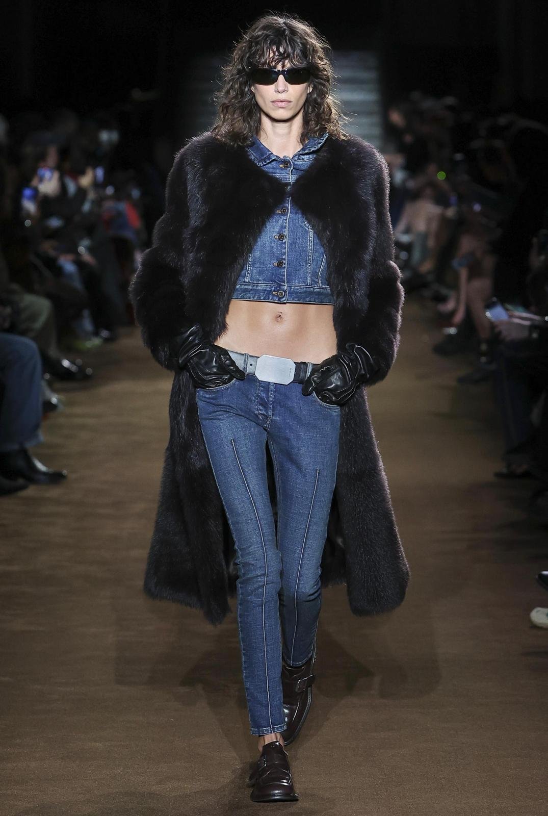 dani-fernazer-tips-de-moda-fashion-week-2026-tendencia-pantalones-tiro-alto-o-bajo1.jpeg