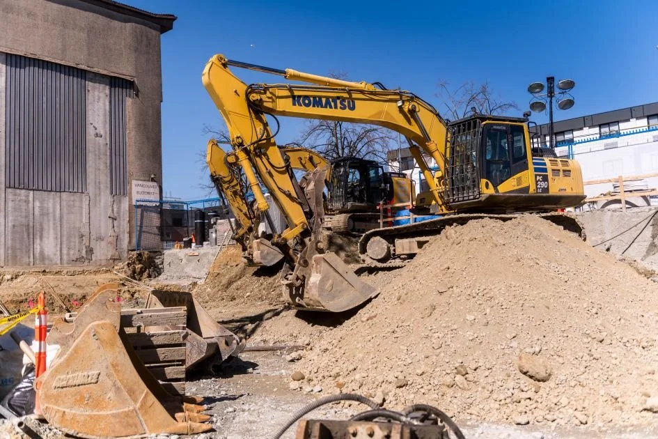alberta-construction-labour-excavators.jpg