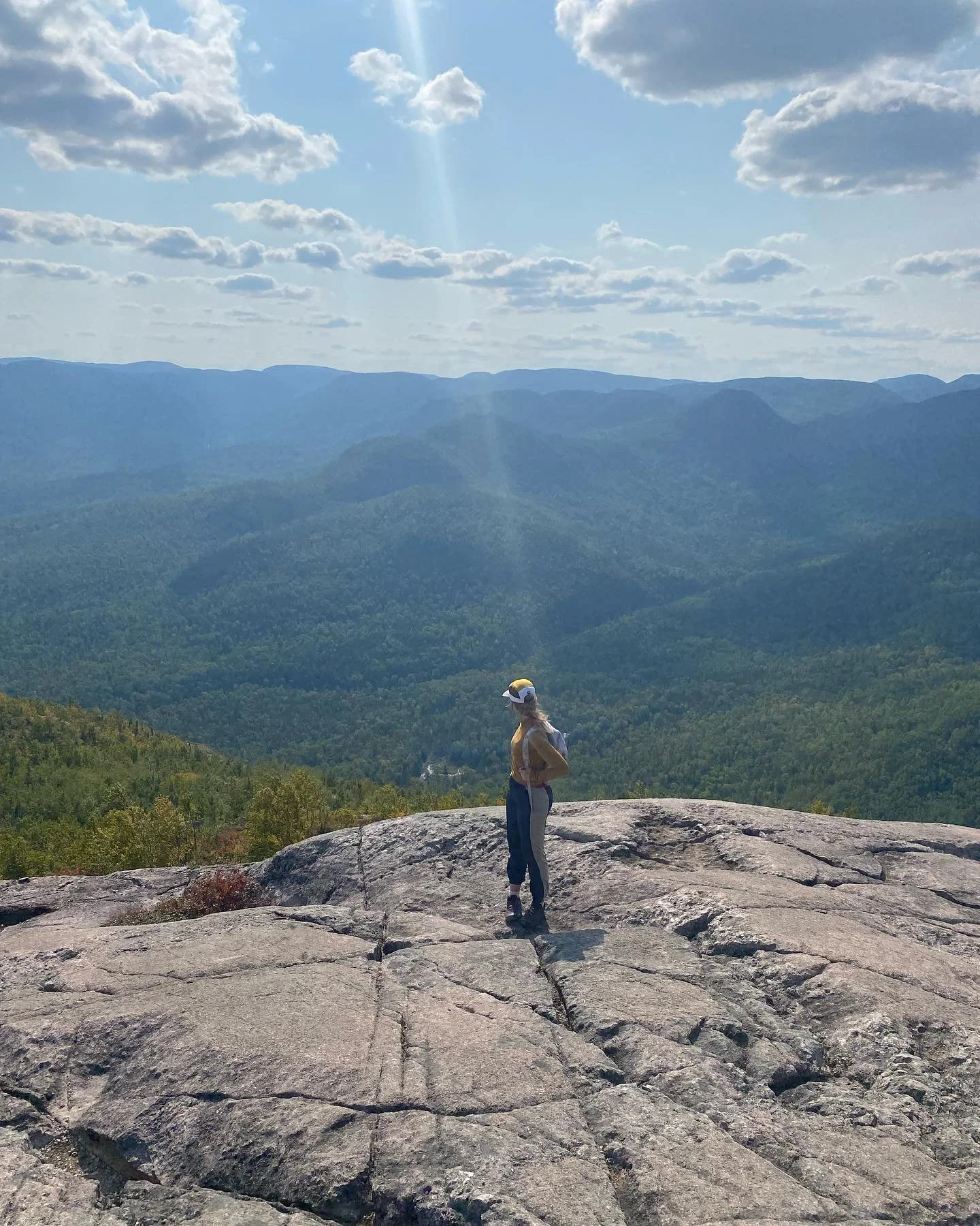 Petites parcelles de vacances en septembre🌲✨

Prendre le temps de ralentir me fait le plus grand bien, je r&eacute;alise que j'en ai beaucoup &agrave; rattraper, mais une journ&eacute;e &agrave; la fois🤞🏼 

Je vous reviens bient&ocirc;t avec plus 