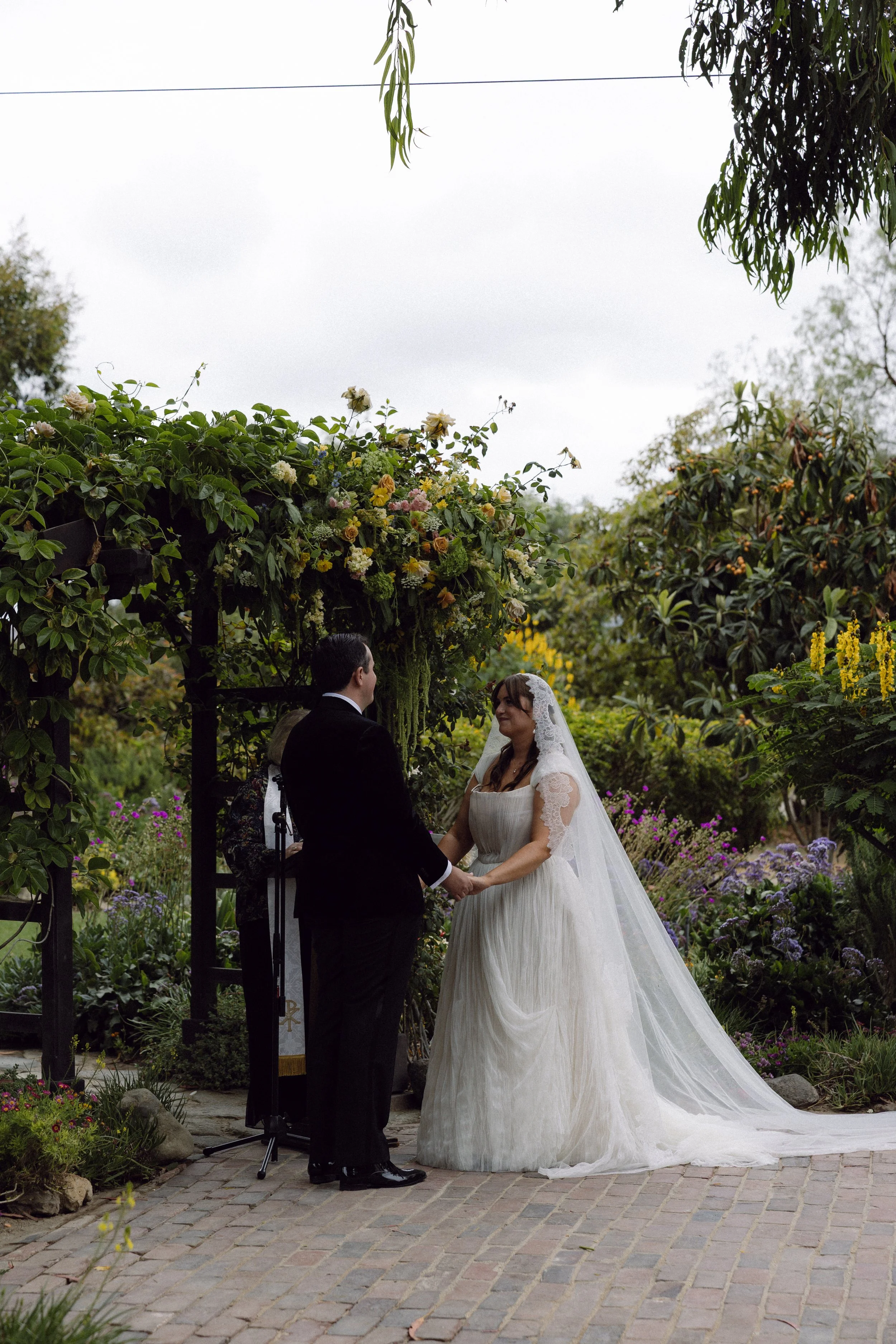 hannah and nick with arch .jpg