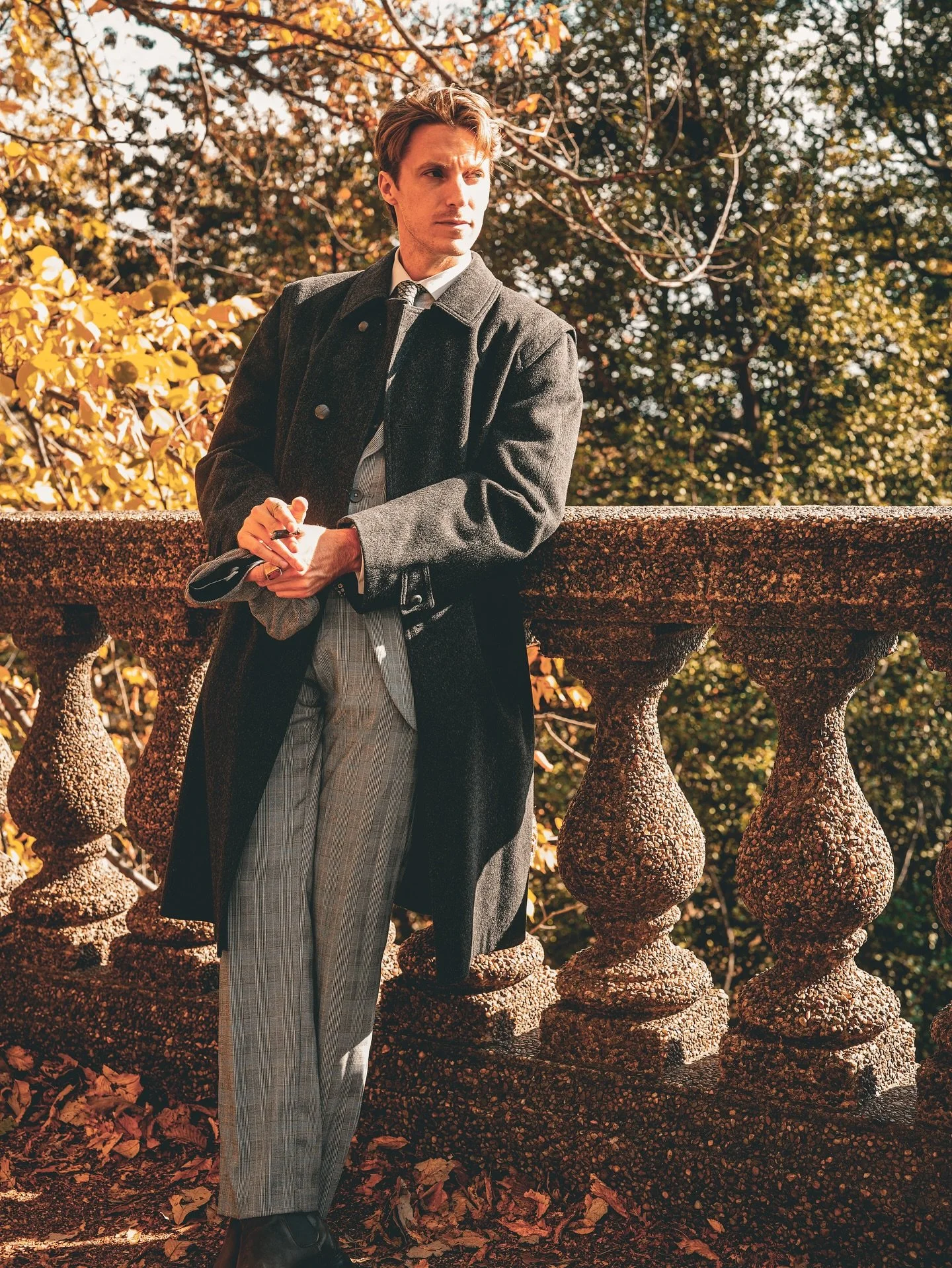 &quot;The Thinking Gentleman&quot; | The man, the myth, the legend that is Amedeo. Always fun collaborating with him 🍂

In frame: @amedeo_iasci
Lens: 50mm F1.4 

@sonyalpha 

#lumashoots #am23photography #fallportraits #autumnaldays #malcolmxpark #p