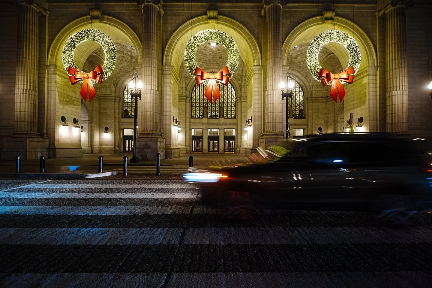 The hustle and bustle during the holidays amidst the peaceful moments 

Lens: 16mm F1.8 (Viltrox) 
Shutter Speed: 1/5 

@sonyalpha 

#lumashoots #holidayseason #unionstationdc #viltrox16mm #dc_eyes #igdc
