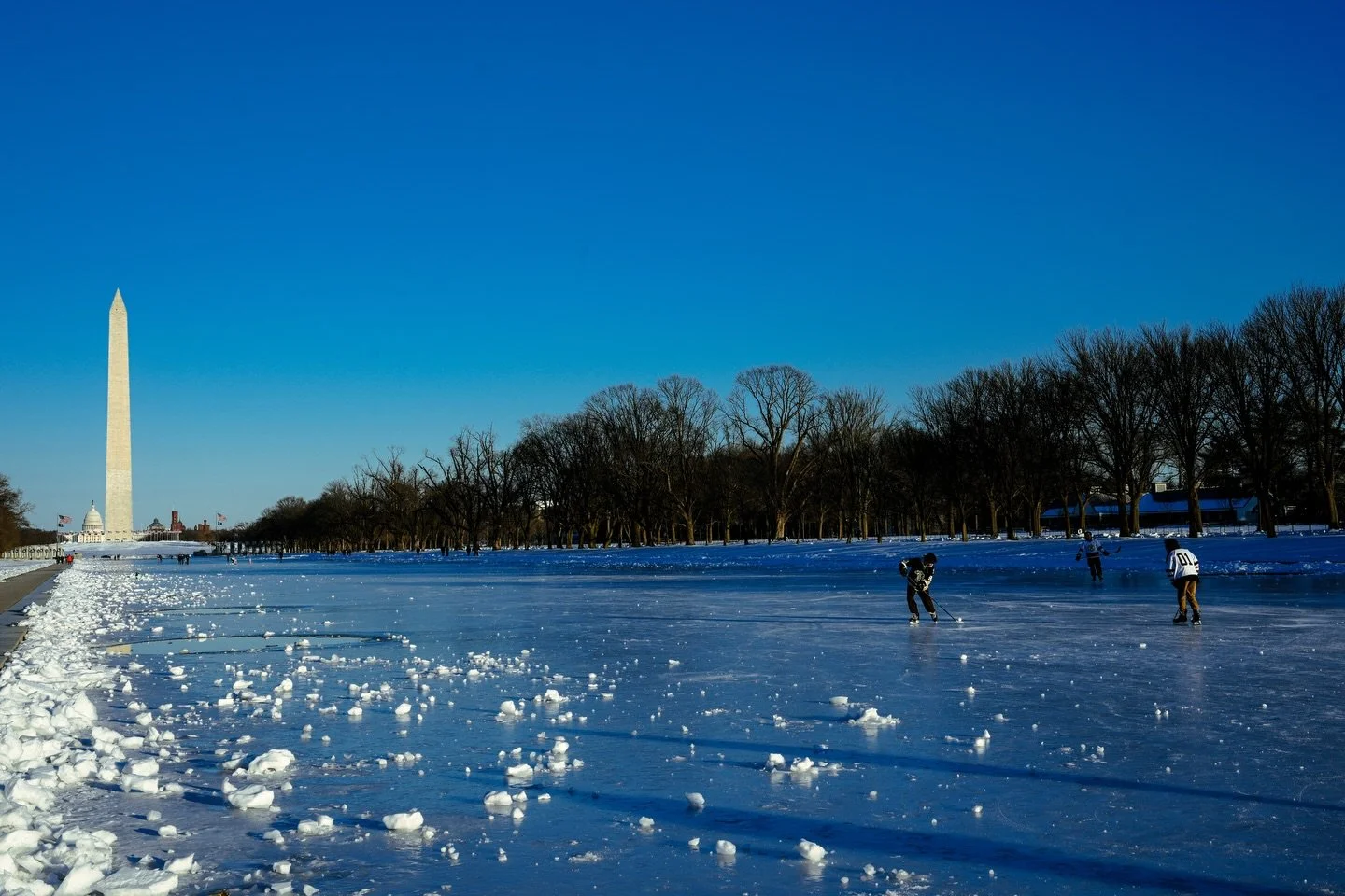 Pond hockey 🏒

(aka: the last gasp of winter)

Lens: 24-70 GM II 

#pondhockey #reflectingpool #washingtondc #lastgaspofwinter