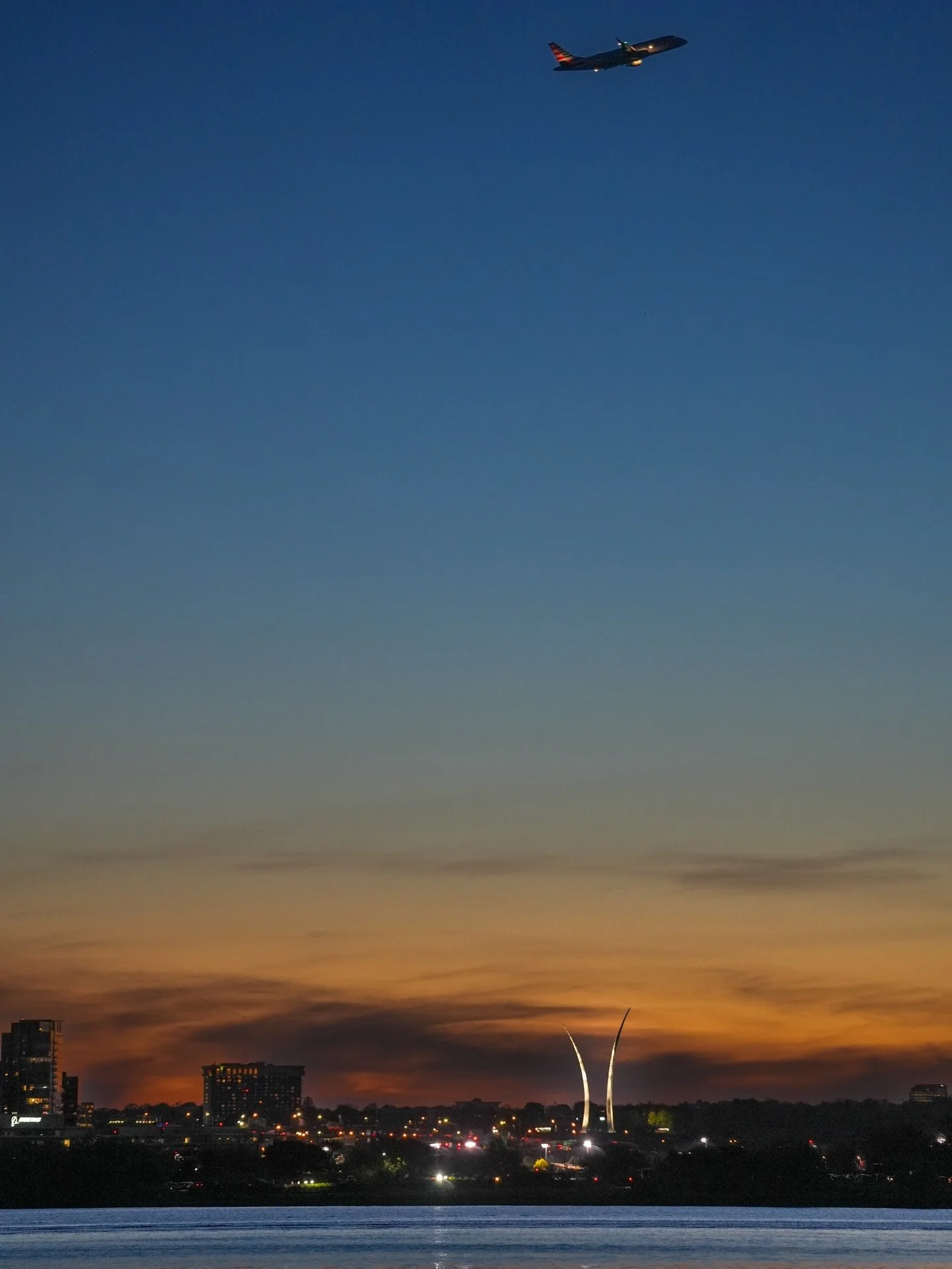 Sunset tonight from the Air Force Memorial 

@sonyalpha 

Lens: 70-200 (w/2x teleconvertor)

#sunsets_oftheworld #dcsunsets #am23photography #lumashoots