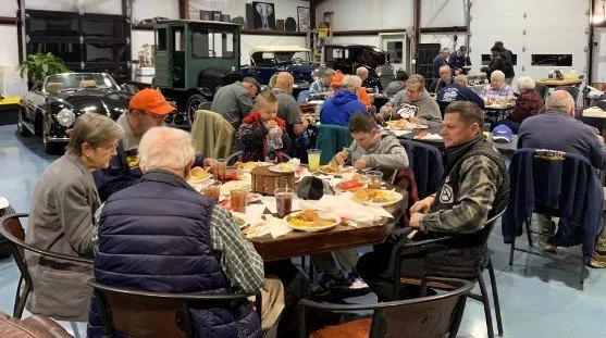 MEMBERS ENJOYING DINNER – PHOTO COURTESY OF SCOTT SINGER