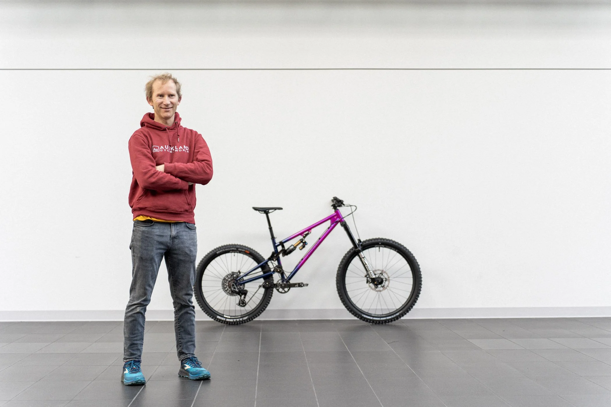 Looks like a Session.  Gary stands with Marra at Bespoked Dresden 2024. Pic by Alexej Fedorov