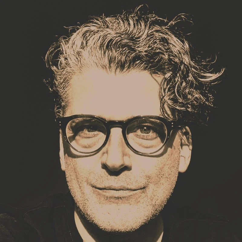 Head shot of Scott Crane