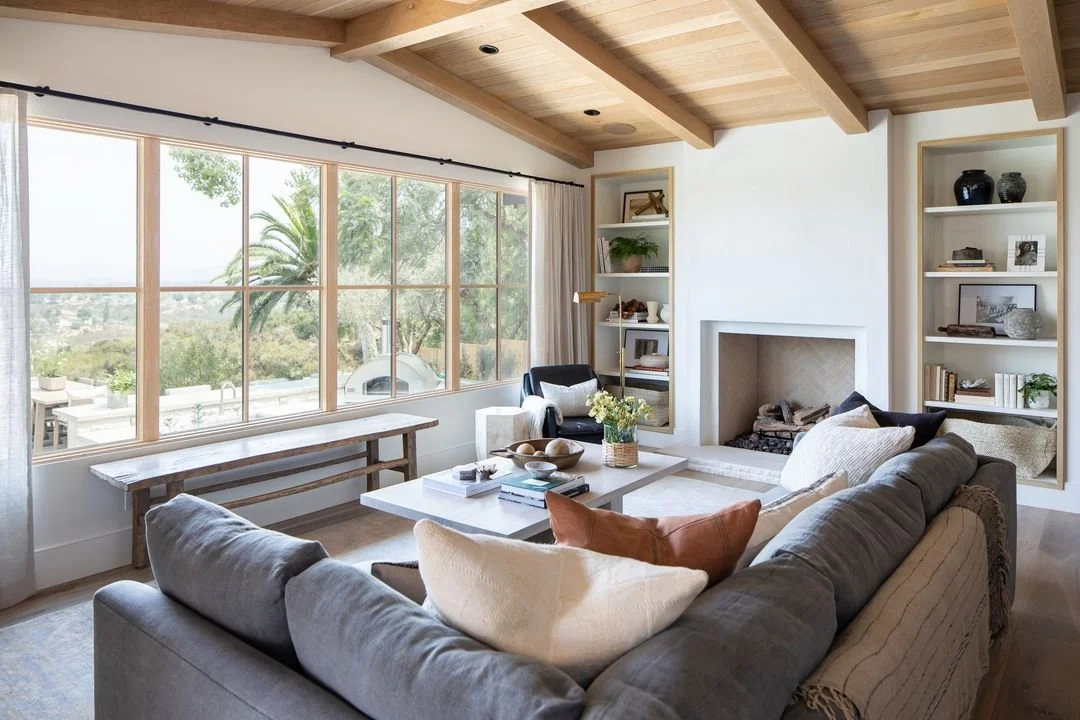 Black windows aren&rsquo;t the only path to modern style. These Andersen E-Series white oak windows and doors bring warmth and a sleek, clean look that&rsquo;s effortlessly contemporary. 

Curious how they could elevate your space? Let&rsquo;s talk! 