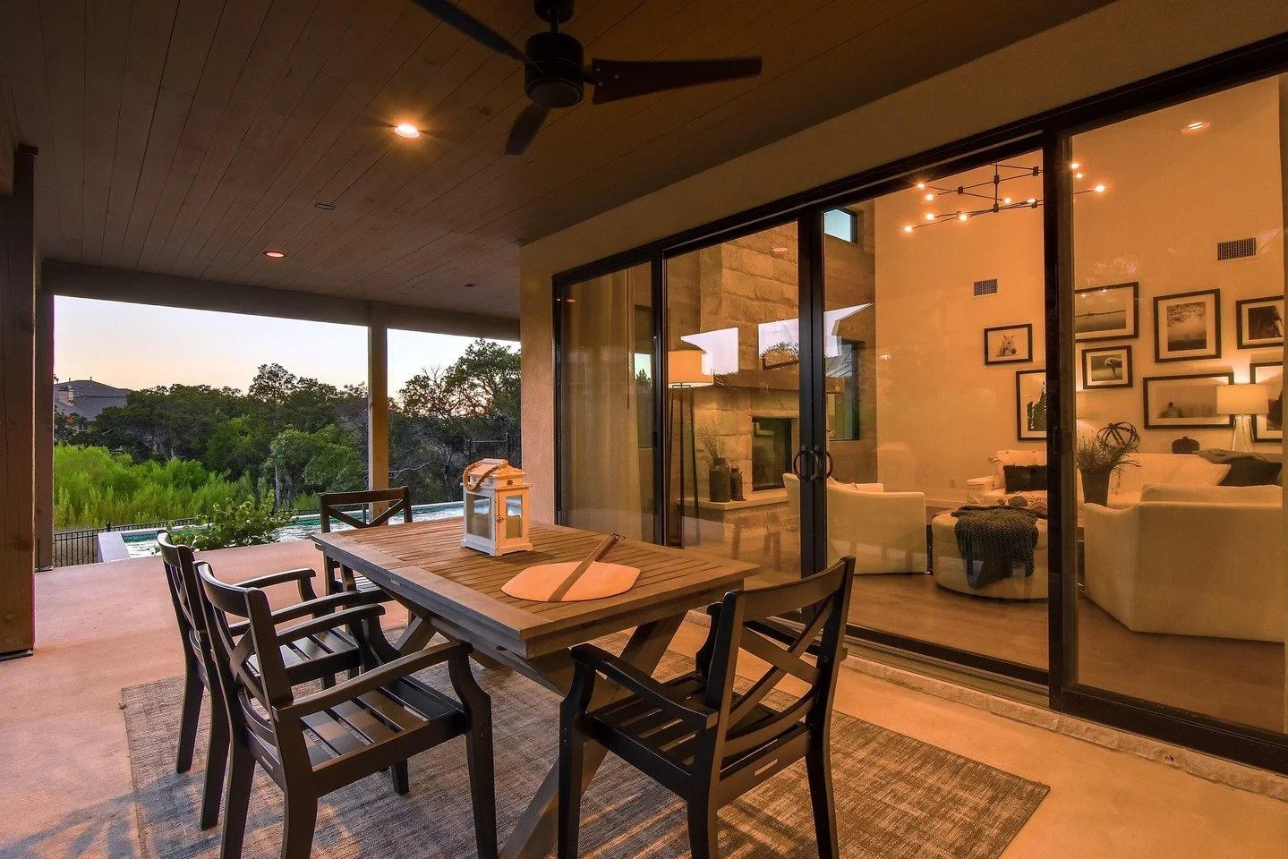 🌅 Cozy summer evenings, uninterrupted. 🌅
 Slide into serenity with the Andersen 200 Series Narroline gliding patio door with insect screen&mdash;perfect for those warm nights when you want to let the breeze in and keep the bugs out. Whether you're 