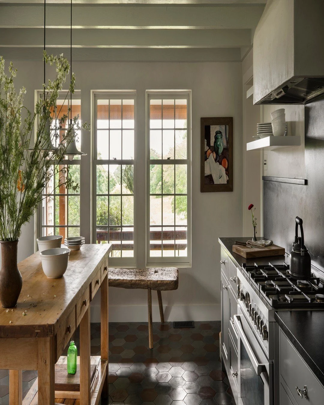✨ Illuminate your kitchen with Andersen A-Series Double Hung and Casement windows! Enjoy the serene beauty of natural light flooding in, making your space feel open and vibrant. 🌞✨Love this look? Tell us what you think in the comments below! 💬 #A