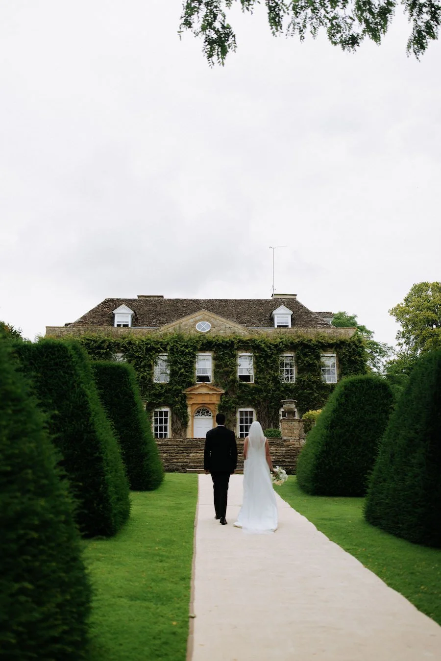 One-Oake-Award-Winning-Luxury-UK-Wedding-Event-Planner-Cornwell-Manor-Cotswolds-Wedding-Emma-Dan- Confetti-23.jpg