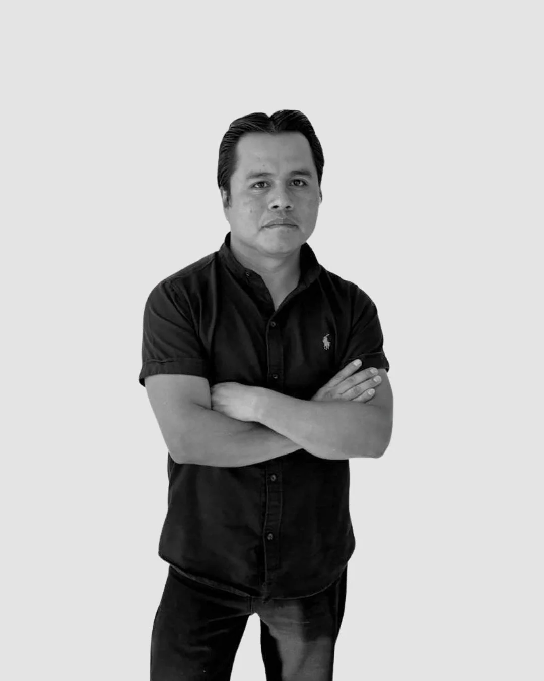 Isidro, artesano del Estado de M&eacute;xico, transforma alambre en insectos llenos de detalle, movimiento y car&aacute;cter. Su habilidad manual y amor por la naturaleza dan vida a piezas &uacute;nicas que celebran el dise&ntilde;o mexicano contempo