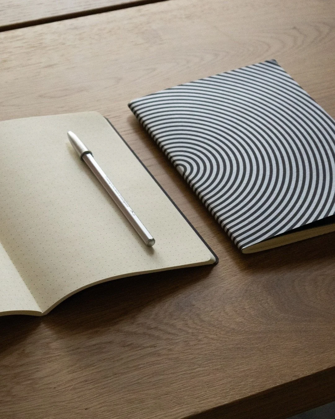 Las libretas para dise&ntilde;ar de La Galer&iacute;a Mexicana de Dise&ntilde;o x @laikanotebooks convierten la escritura en dise&ntilde;o: un espacio &iacute;ntimo donde las ideas respiran.

#libretas #dise&ntilde;omexicano