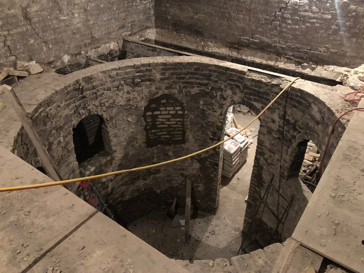 klub-na-kyrylivskij-budivnycztvo-foto-dtf-magazine2.jpg