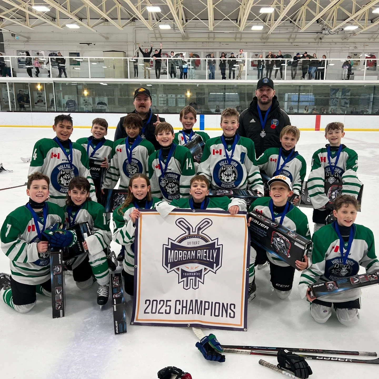 This past weekend, Hollyburn proudly hosted the Morgan Rielly Tournament. Congratulations to our U11A1 team on reaching the finals and bringing home the gold! 🏒 💫 🏅 A heartfelt thank-you to everyone who contributed to making this event a great suc