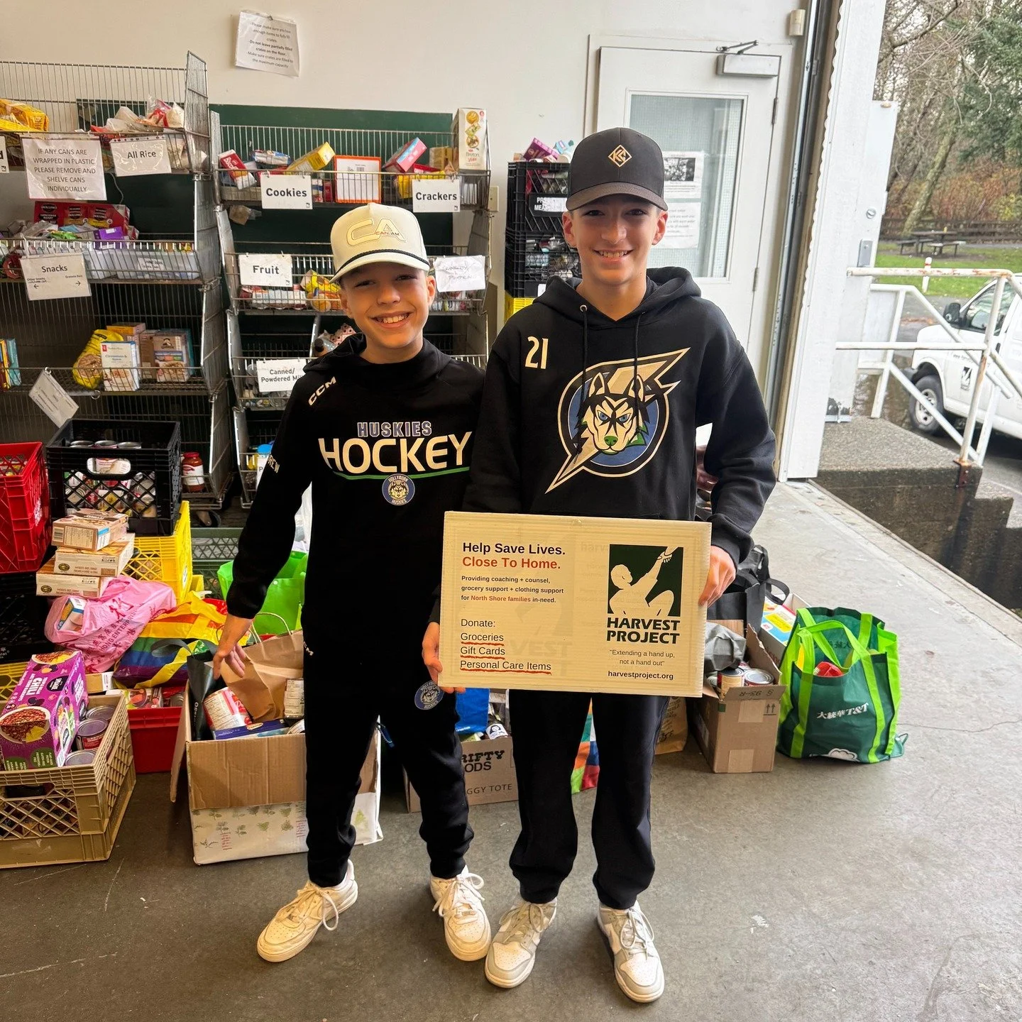 Thank you to our amazing Huskies families, players, and community for your incredible generosity in support of the North Shore Harvest Project. Because of you, we collected over 500 non-perishable food items to help local families in need. Huskies Fi