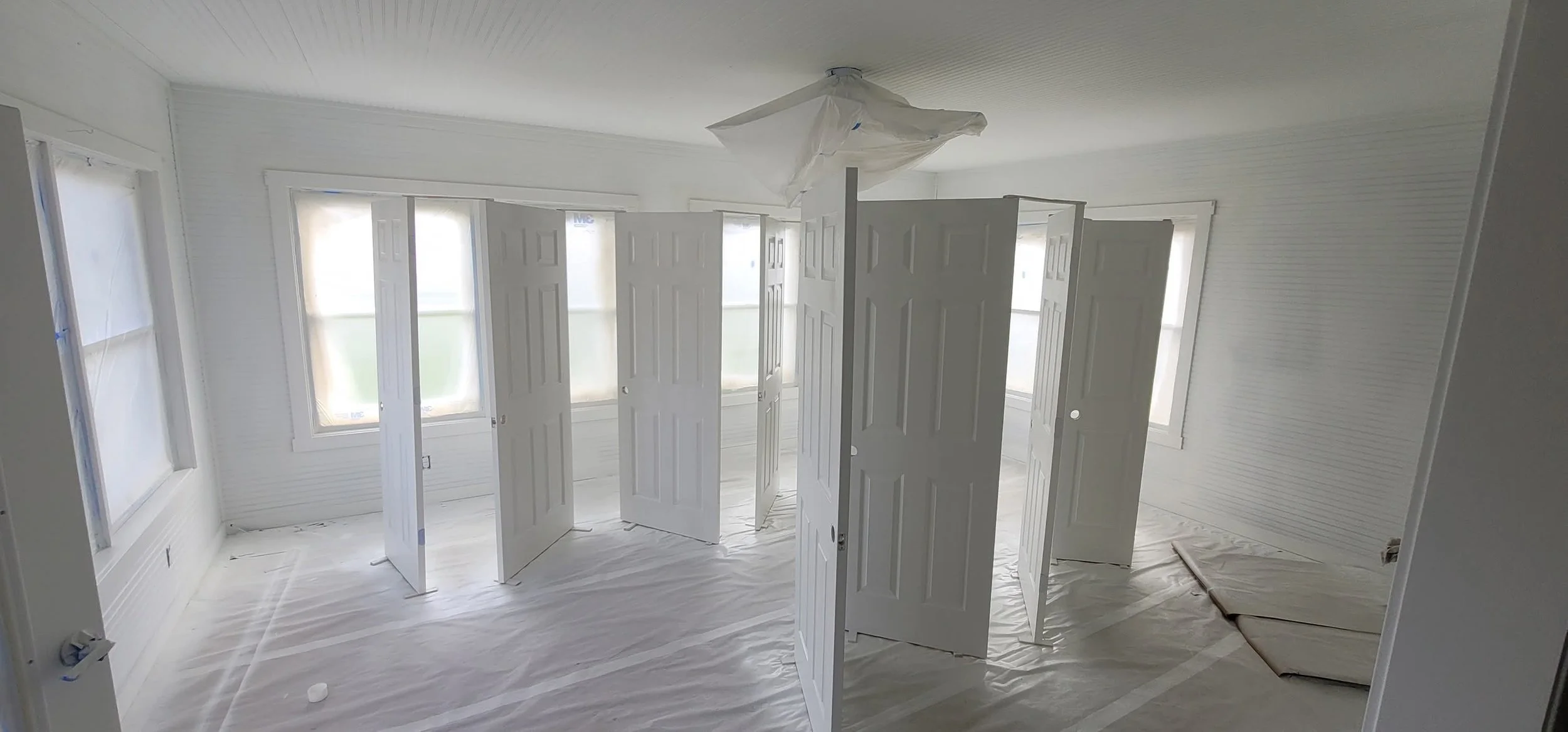 Interior Paint Refresh –Ann Arbor, MI
This home received a full interior repaint including walls, ceilings, trim, and doors. Before painting, we completed full prep work: masking all windows and trim, protecting floors, removing doors for spraying, a