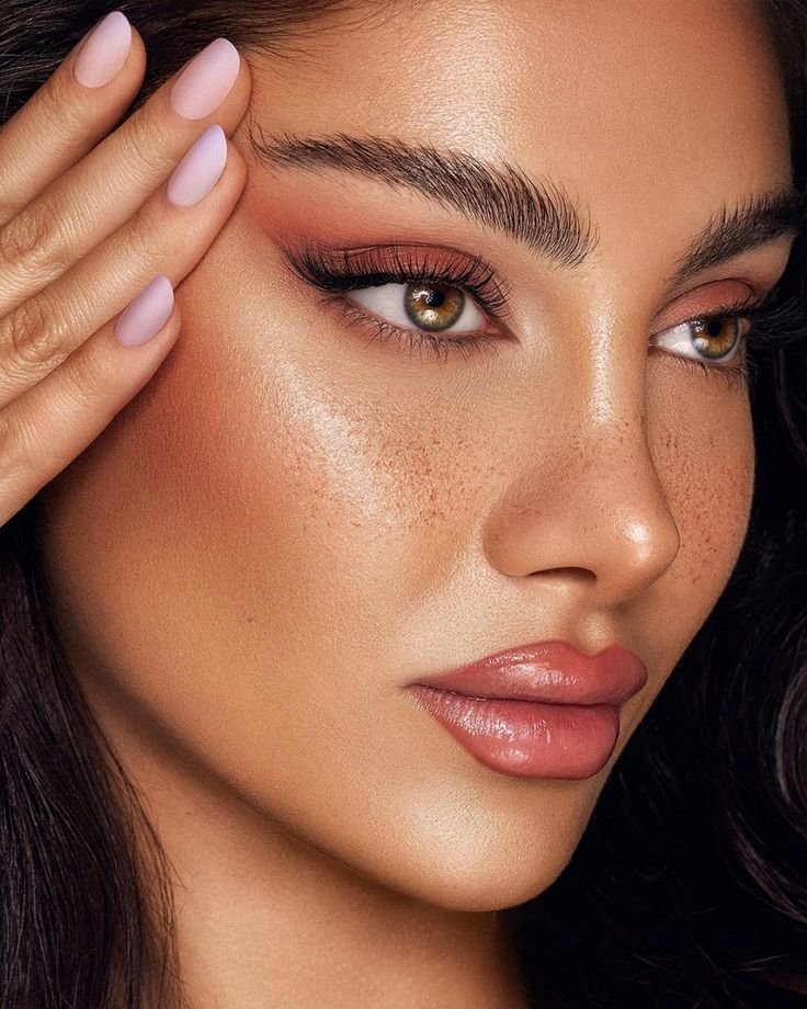 Laminated Brows: The Beauty Trend Everyone Is Obsessed With
