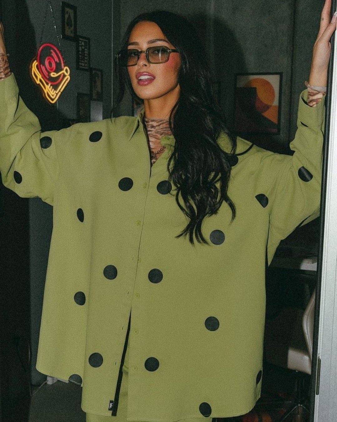 😎 𝗣𝗼𝗹𝗸𝗮 𝗱𝗼𝘁𝘀 are quietly taking over this season &mdash; and this look is proof.

Oversized silhouettes + 𝗯𝗼𝗹𝗱 𝗱𝗼𝘁 𝗽𝗿𝗶𝗻𝘁𝘀 = the cheat code to effortless cool.

If this isn&rsquo;t already on your trend radar&hellip; it should b