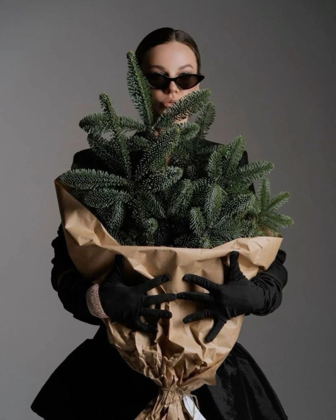 𝗢𝗸𝗮𝘆 𝗹𝗮𝗱𝗶𝗲𝘀, 𝗜 𝗻𝗲𝗲𝗱 𝘁𝗼 𝗸𝗻𝗼𝘄&hellip; ✨🎄

𝗪𝗵𝗮𝘁 𝘃𝗶𝗯𝗲 𝗮𝗿𝗲 𝘆𝗼𝘂 𝗴𝗼𝗶𝗻𝗴 𝗳𝗼𝗿 𝘄𝗶𝘁𝗵 𝘆𝗼𝘂𝗿 𝗵𝗼𝗹𝗶𝗱𝗮𝘆 𝗱&eacute;𝗰𝗼𝗿 𝘁𝗵𝗶𝘀 𝘆𝗲𝗮𝗿?

𝘈𝘳𝘦 𝘸𝘦 𝘥𝘰𝘪𝘯𝘨 𝘤𝘰𝘻𝘺 + 𝘮𝘪𝘯𝘪𝘮𝘢𝘭? 𝘓𝘶𝘹𝘦 + 𝘥𝘳𝘢?