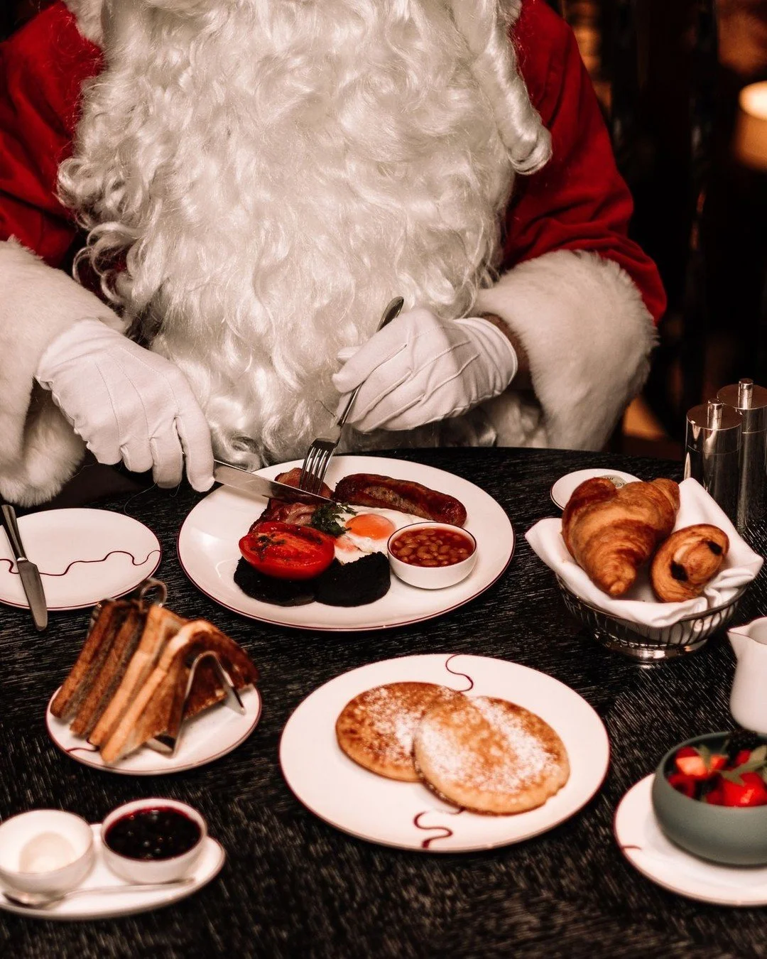 If Santa invited you to breakfast, what are you ordering?? 🎅👇

#christmas2024 #holidayseason #santaclaus #christmasvibes #holidayaesthetic #festiveseason #tistheseason #brunchtok #foodtiktok #cozyvibes #holidaybreakfast #aestheticvideos #relatablec