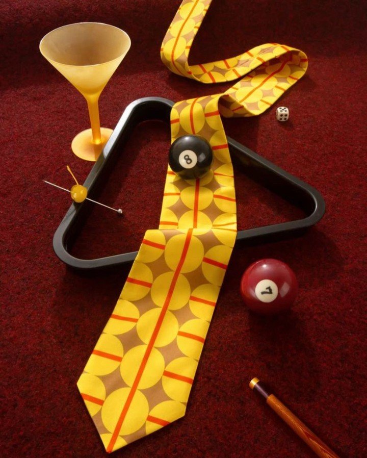 𝗖𝗮𝗹𝗹 𝗶𝘁 𝗮 𝘁𝗶𝗲&hellip; 𝗜&rsquo;𝗺 𝘀𝘁𝗶𝗹𝗹 𝘄𝗶𝗻𝗻𝗶𝗻𝗴. 🎱

#PoolTableVibes #BilliardsNight #GameNightAesthetic #MartiniMood #RetroGlam #MenswearInspired #StatementTie #CocktailHour #DiceRoll #NightOutEnergy #MoodyAesthetic #VintageVib