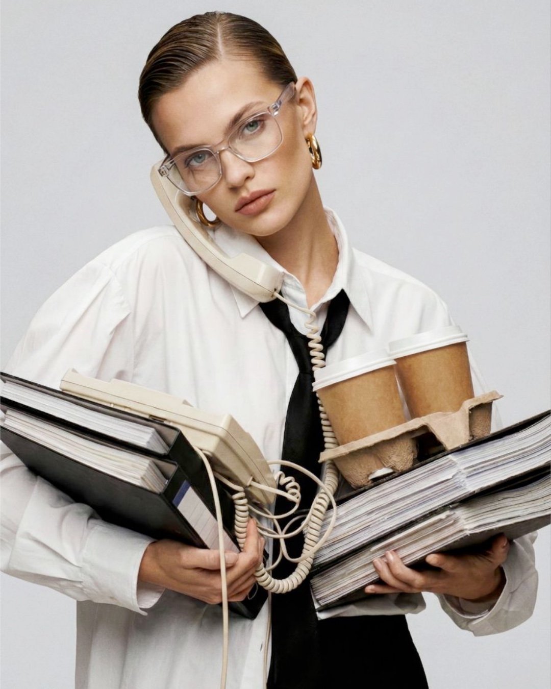 Running on ambition, caffeine, and unanswered emails. ☕📂📞
Still making it look effortless.

#officeaesthetic #bossenergy #womenwhowork #editorialvibes #careerwoman #fashioneditorial #softpower #luxurylifestyle #corporateaesthetic #girlbossenergy #w