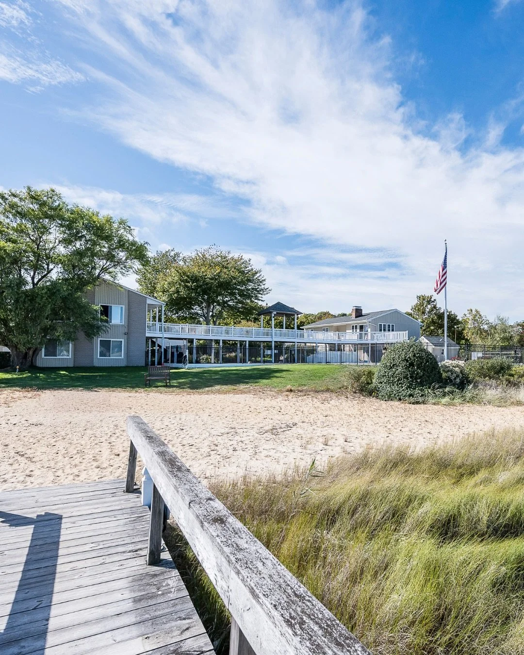 Oh Bay-be! 🌊

Set on beautifully maintained bayfront grounds, this 2-bedroom, ground-floor co-op delivers an easy coastal lifestyle with updated interiors and seamless indoor-outdoor flow. 

The bright, open layout features durable flooring througho
