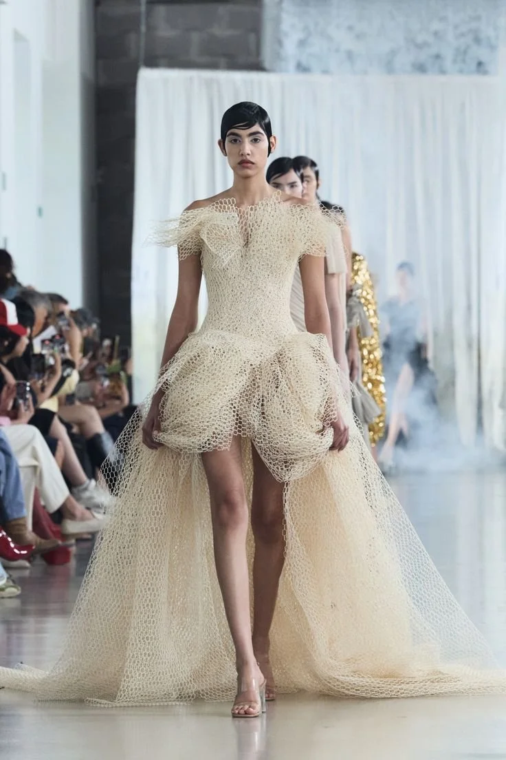 Lever Fall 2025 Couture Fashion Show & Collection Review [PHOTOS].jpeg