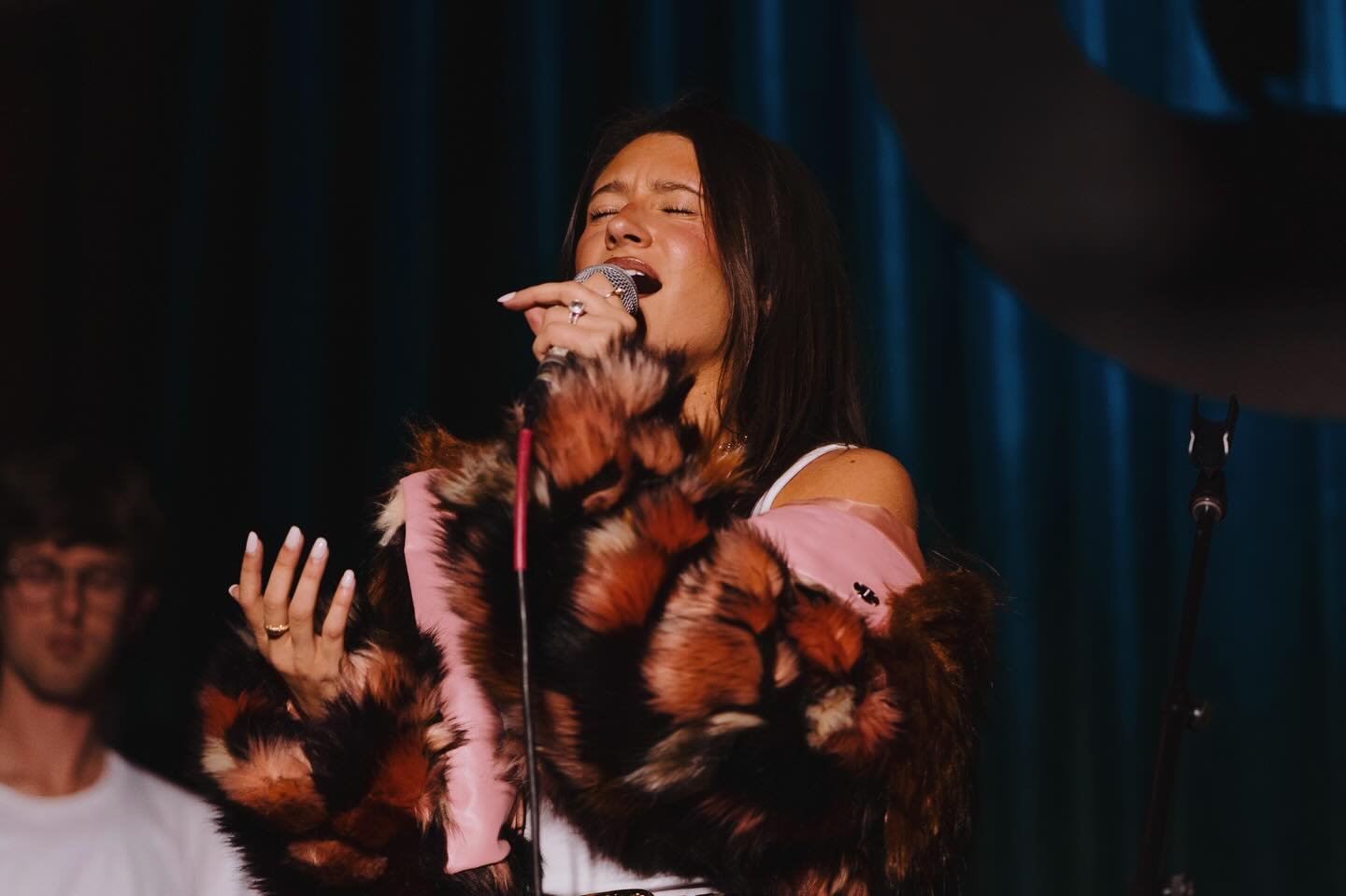 Truly overwhelmed with gratitude. As an independent artist, seeing people show up is a moment I dreamed of as a little girl. Thank you to everyone who came, supported, and helped bring this to life. My EP Just Words out January 30th 📝❤️

📸: @samuel