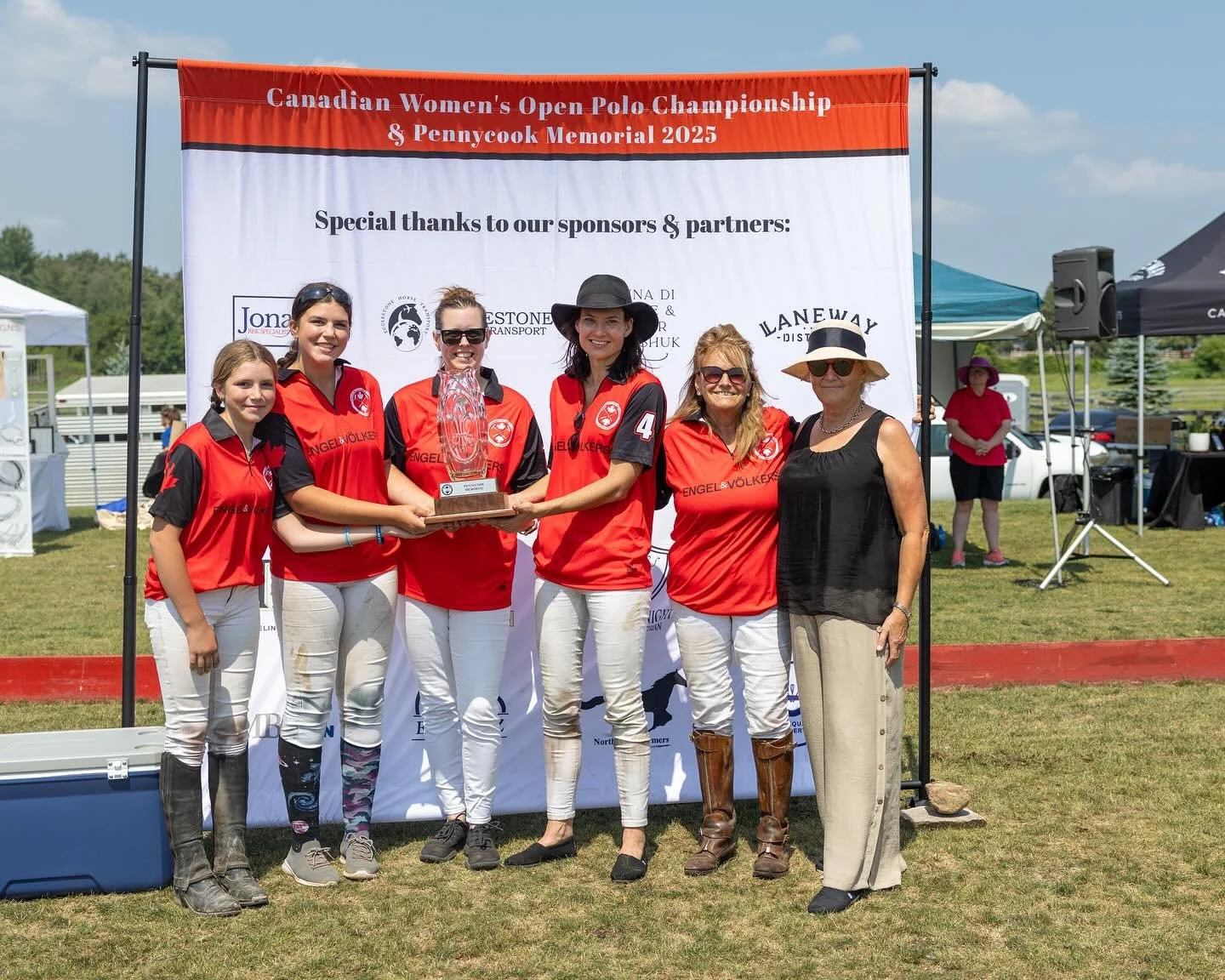 🏆 The Victors! 🏆
Engel &amp; V&ouml;lkers takes the win over Polo Management and JonasRe in the finals of the Pennycook Memorial! 💪🐎

These ladies left it all on the field, huge congratulations to the team on a hard-fought victory! 🎉👏

A very s
