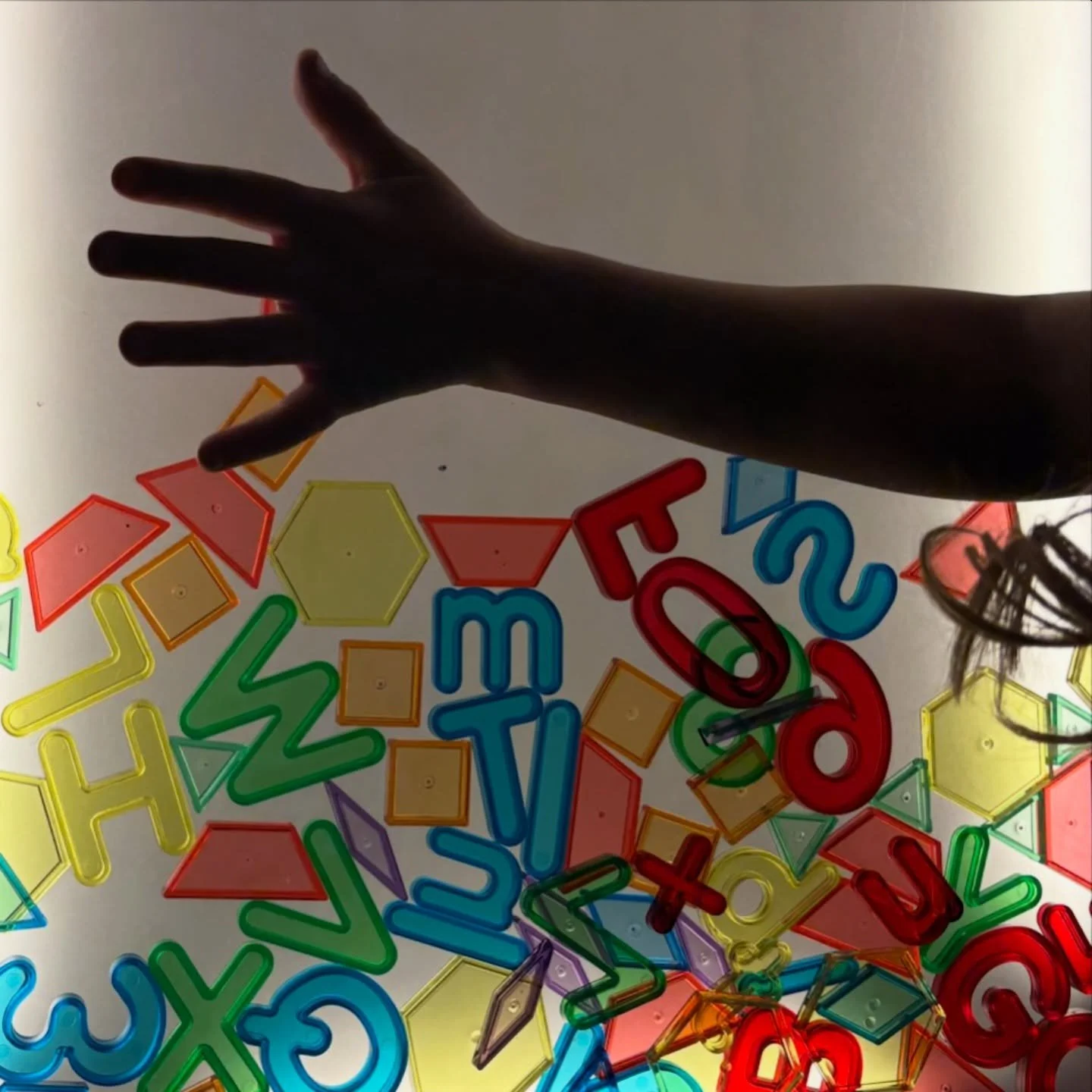 Indoor parties are looking real bright these days! Our light table keeps little ones calm, focused, and completely mesmerized. Want the glow at your celebration? ✨ Book your March (I know, right? We can&rsquo;t believe it either!) parties today- cale