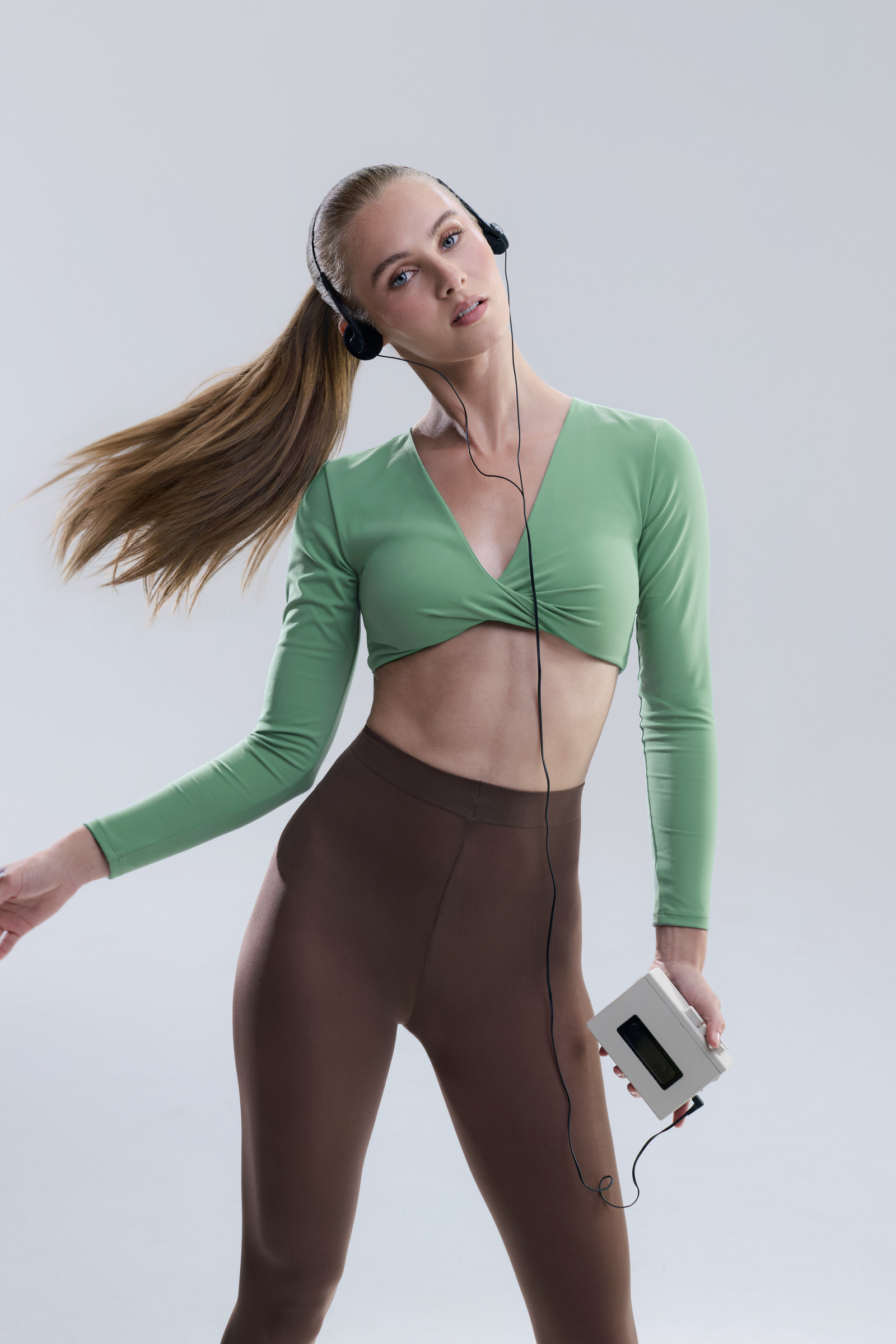 PNG-26_PM_3DayNoFrizz_Campaign_Model_04_RGB.png