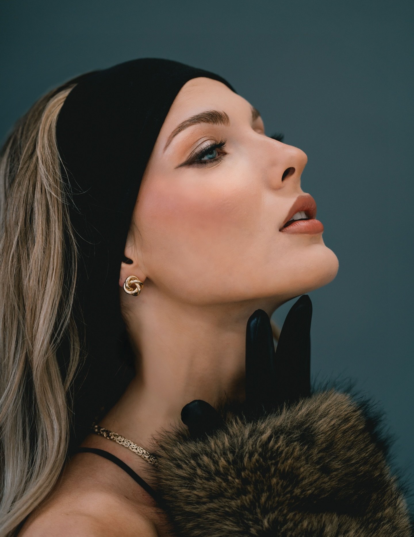 To be a Nordic Muse is effortlessly chic. 🥀

model: @aureliazaba 
hmua: @hausofza 
photos: @vivsvividmedia