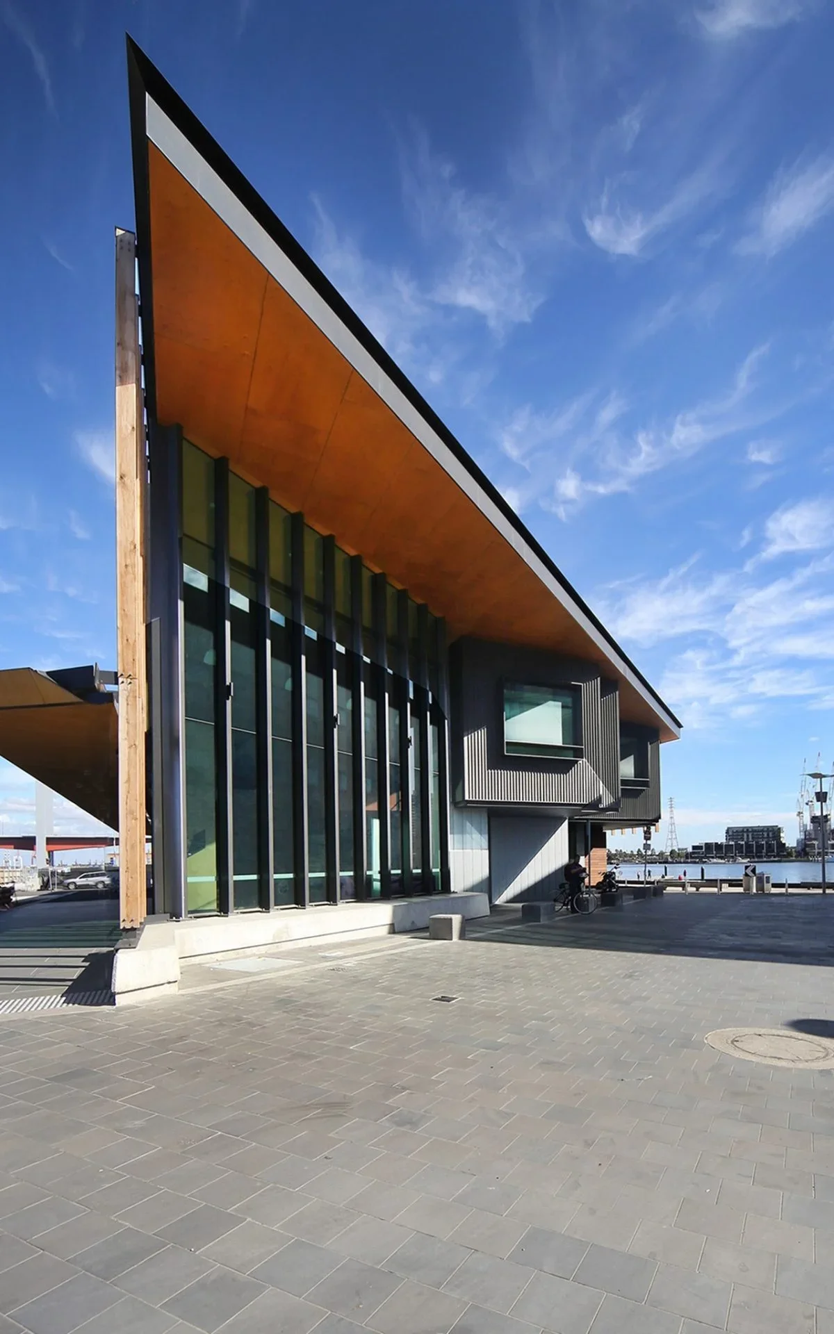 image_glassshowcase_melbourne_docklandcommunityhub_12-1200x1920.webp