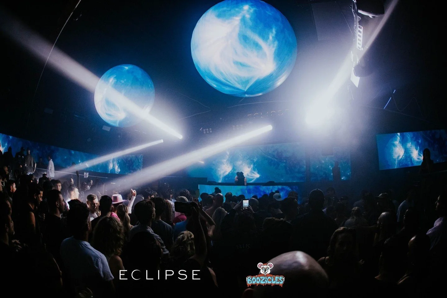 Another huge weekend at the club with headliners from all corners of the globe 🌏

FRIDAY | @dairemusic_ (Ireland)
SATURDAY | @s2oaustralia after party with SPECIAL GUEST TBA + @djkurtjoseph + @murphikennedy (Las Vegas) | FULL LINE UP DROPS FRIDAY

F