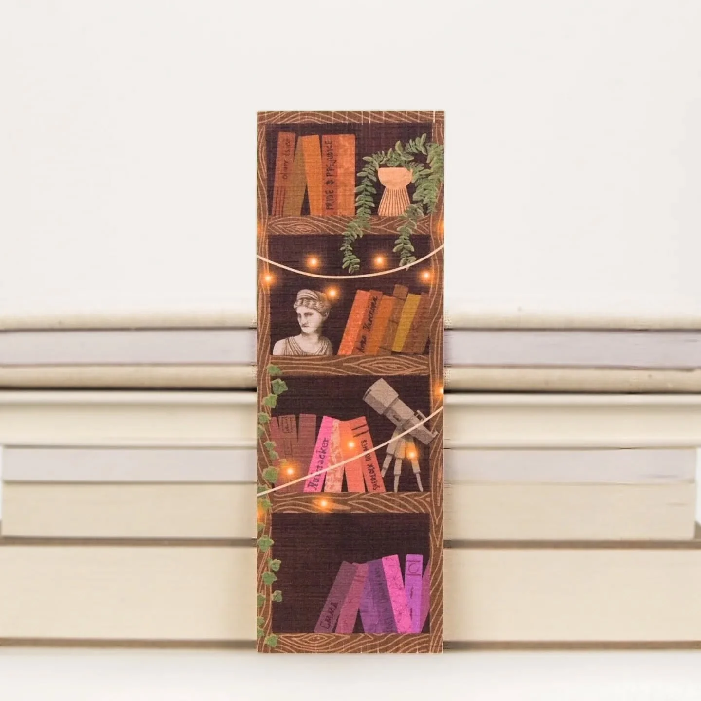 Habe eigentlich ich die neuste Sch&ouml;nheit in meinem Etsyshop schon gezeigt? 🥰 Papierfetzen ade - ab jetzt habe ich immer ein richtiges Lesezeichen in meinen Schm&ouml;kern!

Was benutzt ihr als Lesezeichen? ⬇️

#bookstagram #books #booklover #bo